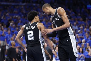 开云入口-名记：净效率差距明显！哈珀&amp;文班+5.9 福克斯&amp;文班仅-1.9